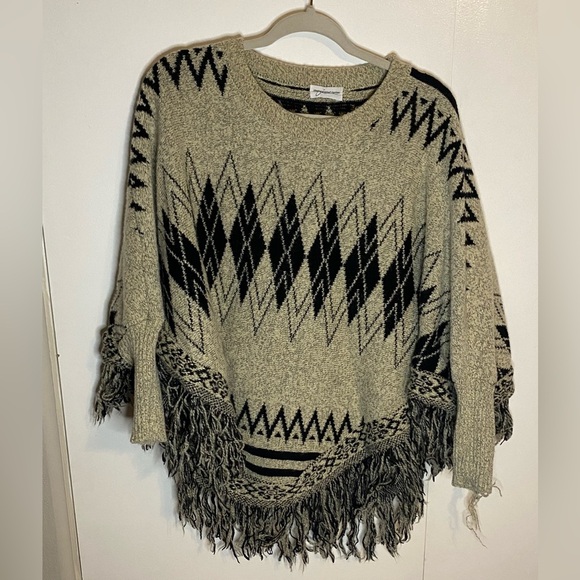 Sweaters - WOMEN’S LONG SLEEVES PULLOVER COLORBLOCK PRINTED PONCHO, M/L